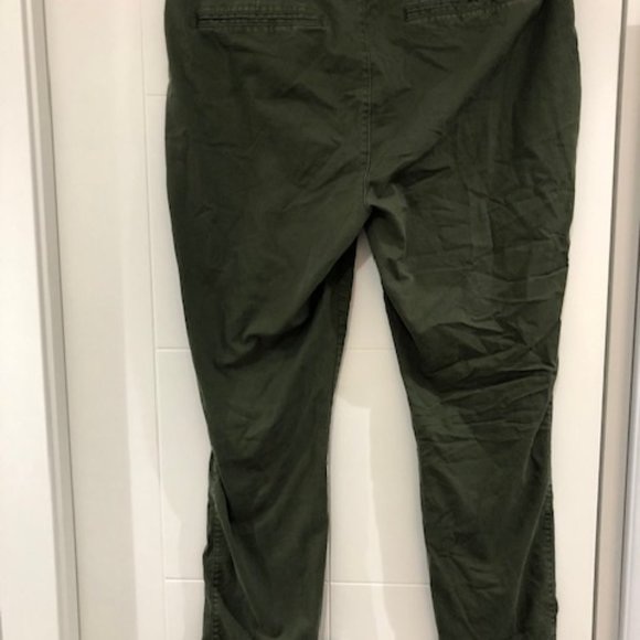 Old Navy Green Pixie Pants - Picture 3 of 4
